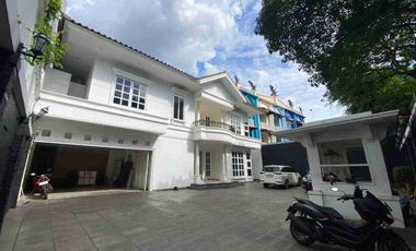 Dijual/disewakan Rumah cocok untuk klinik ataupun kantor di Tebet Jakarta Selatan