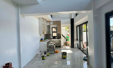 3-Storey Elegant House & Lot w\ kennon road view in Camp 7, Baguio City - CC