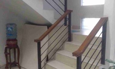 Dijual Cepat Ruko pinggir jalan besar Renon 2 lantai semi furnish