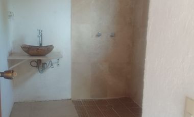 Renta de casa amplia con jardín