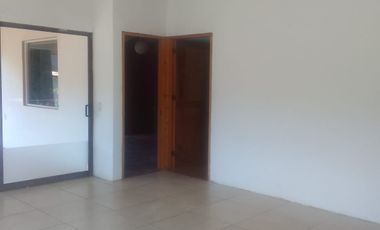 Renta de casa amplia con jardín