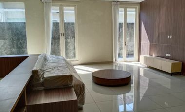 Dijual/Disewakan Rumah Mewah Full Furnished di Greenwood Araya Malang