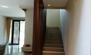 Dijual/Disewakan Rumah Mewah Full Furnished di Greenwood Araya Malang