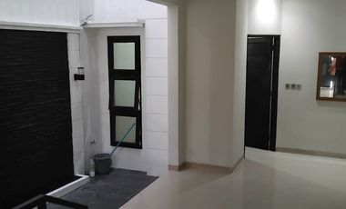 Disewakan Rumah Siap Huni 2 Lantai Gress di Tebet Barat