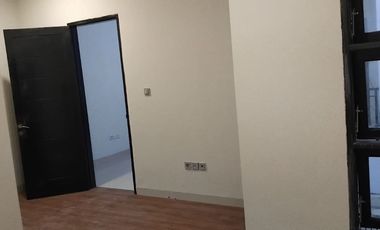 Disewakan Rumah Siap Huni 2 Lantai Gress di Tebet Barat