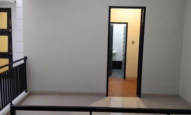 Disewakan Rumah Siap Huni 2 Lantai Gress di Tebet Barat