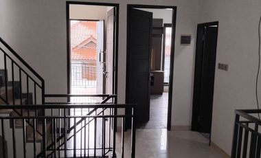 Disewakan Rumah Siap Huni 2 Lantai Gress di Tebet Barat