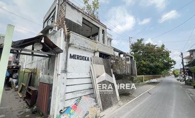 RUMAH DIJUAL DI SOLO SERENGAN DEKAT PASAR HARJODAKSINO, PUSAT BISNIS SOLO BARU