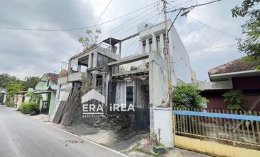 RUMAH DIJUAL DI SOLO SERENGAN DEKAT PASAR HARJODAKSINO, PUSAT BISNIS SOLO BARU