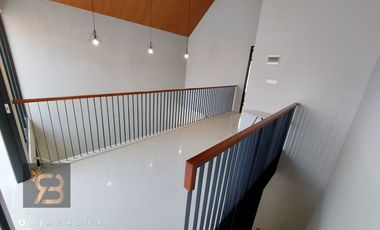 RUMAH BARU DI CIGADUNG CIBEUNYING DAGO BANDUNG Akses Mudah Harga Nego