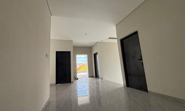 RUMAH BARU BAGUS 2 LT 4 BR KAWASAN PERUMAHAN ONE GATE DI DENPASAR BARAT