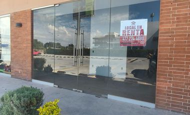 LOCAL EN PLANTA BAJA EN RENTA PLAZA SANTA FE CORREGIDORA QUERETARO