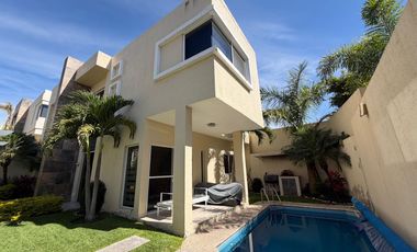 Venta de Residencia con Alberca Climatizada, Lomas de Trujillo, Morelos