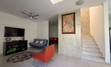 Venta de Residencia con Alberca Climatizada, Lomas de Trujillo, Morelos