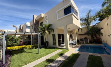Venta de Residencia con Alberca Climatizada, Lomas de Trujillo, Morelos