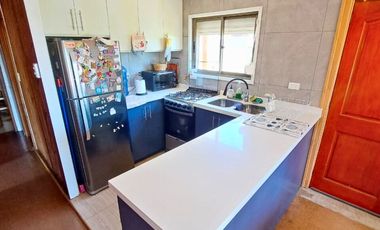 SINCRONICA PROPIEDADES ARRIENDA CENTRICA Y AMPLIA CASA CON VISTA AL MAR EN ALGARROBO