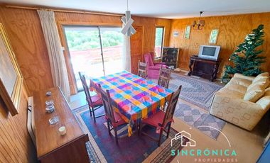 SINCRONICA PROPIEDADES ARRIENDA CENTRICA Y AMPLIA CASA CON VISTA AL MAR EN ALGARROBO