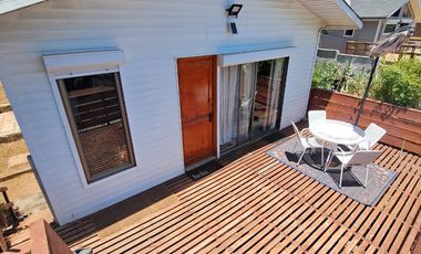 SINCRONICA PROPIEDADES ARRIENDA CENTRICA Y AMPLIA CASA CON VISTA AL MAR EN ALGARROBO