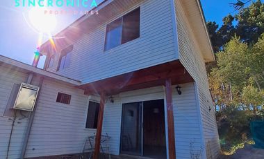 SINCRONICA PROPIEDADES ARRIENDA CENTRICA Y AMPLIA CASA CON VISTA AL MAR EN ALGARROBO