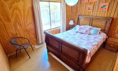 SINCRONICA PROPIEDADES ARRIENDA CENTRICA Y AMPLIA CASA CON VISTA AL MAR EN ALGARROBO