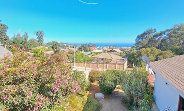 SINCRONICA PROPIEDADES ARRIENDA CENTRICA Y AMPLIA CASA CON VISTA AL MAR EN ALGARROBO