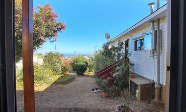 SINCRONICA PROPIEDADES ARRIENDA CENTRICA Y AMPLIA CASA CON VISTA AL MAR EN ALGARROBO