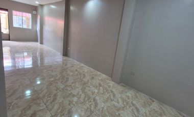 Departamento en Alquiler en la Alborada, Planta Baja, 3 Habitaciones, 2 Baños, Patio, Norte de Guayaquil.