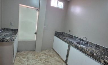 Departamento en Alquiler en la Alborada, Planta Baja, 3 Habitaciones, 2 Baños, Patio, Norte de Guayaquil.