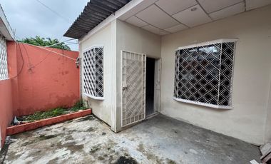 En venta casa de 3 dormitorios en cdla.La Orquídeas Norte.