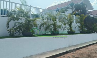 Vendemos hermosa casa de tres pisos en Conjunto en la ciudad de Girardot.