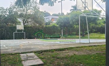 Vendemos hermosa casa de tres pisos en Conjunto en la ciudad de Girardot.