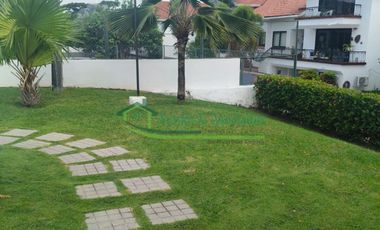 Vendemos hermosa casa de tres pisos en Conjunto en la ciudad de Girardot.