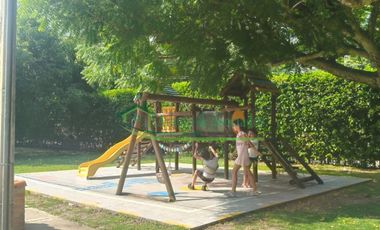 Vendemos hermosa casa de tres pisos en Conjunto en la ciudad de Girardot.