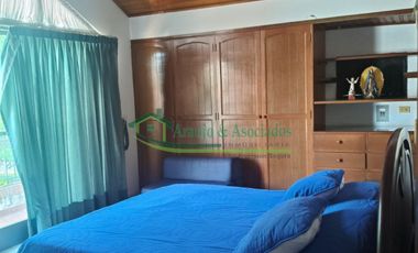 Vendemos hermosa casa de tres pisos en Conjunto en la ciudad de Girardot.