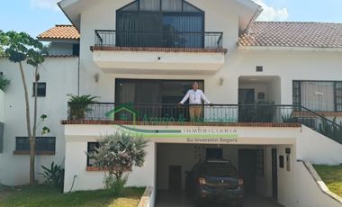 Vendemos hermosa casa de tres pisos en Conjunto en la ciudad de Girardot.