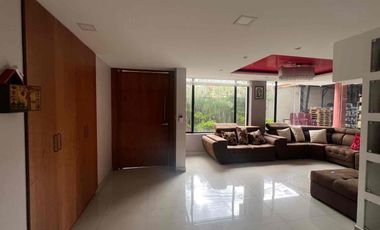 Casa independiente esquinera con galpón en renta – Sector Fajardo, Valle de los Chillos