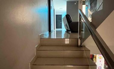 Casa independiente esquinera con galpón en renta – Sector Fajardo, Valle de los Chillos