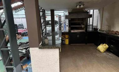 Casa independiente esquinera con galpón en renta – Sector Fajardo, Valle de los Chillos