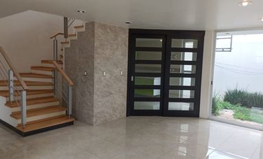 CASA DE TRES RECAMARAS EN ESQUINA Y FRENTE A AREA VERDE Y AMENIDADES.