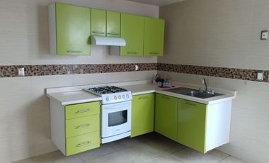 CASA DE TRES RECAMARAS EN ESQUINA Y FRENTE A AREA VERDE Y AMENIDADES.