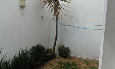 CASA DE TRES RECAMARAS EN ESQUINA Y FRENTE A AREA VERDE Y AMENIDADES.