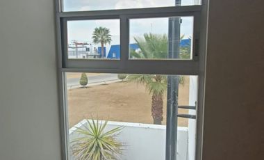 CASA DE TRES RECAMARAS EN ESQUINA Y FRENTE A AREA VERDE Y AMENIDADES.