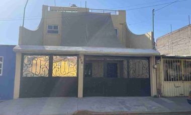 Excelente propiedad de 3 niveles