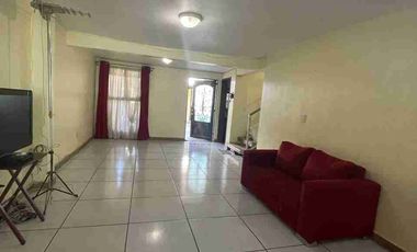 Excelente propiedad de 3 niveles