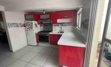 Excelente propiedad de 3 niveles