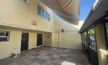 Excelente propiedad de 3 niveles