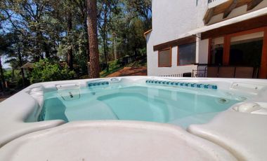 ENCANTADORA CASA ESTILO VALLESANA, UBICADA EN AVANDARO