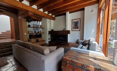 ENCANTADORA CASA ESTILO VALLESANA, UBICADA EN AVANDARO