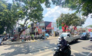 RUKO DI SEWAKAN DENGAN HARGA TERJANGKAU Menghadap Kemang Selatan