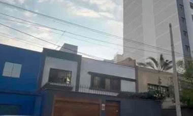 Venta de terreno para proyecto inmobiliario en Paseo de la República en Miraflores